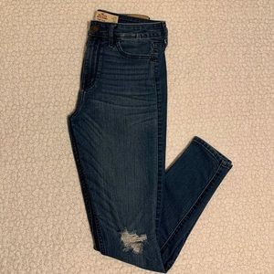 💛• Hollister High Rise Skinny’s• 💛